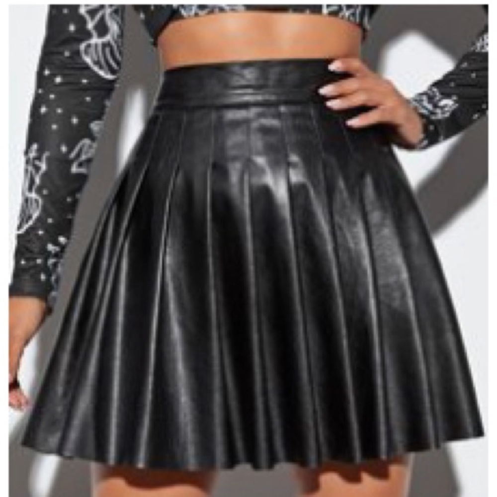 PU Leather pleated skirt